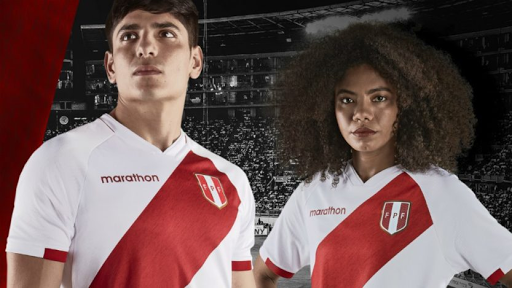 Los banderazos de los hinchas adornan las nuevas camisetas de Perú