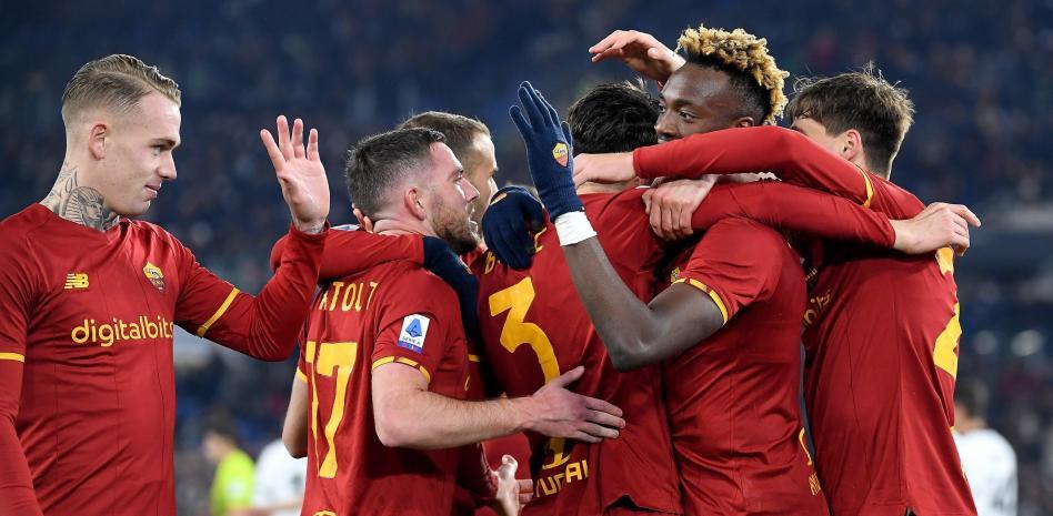 La Roma supera al Spezia con dos goles de córner